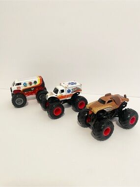Monster Jam Truck Lot 1:64 Diecast Monster Mutt Jambulance Marvel Car Vehicle